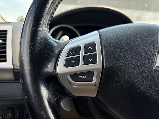 Mitsubishi Outlander Intense, 2011 года, пробег 216088 км