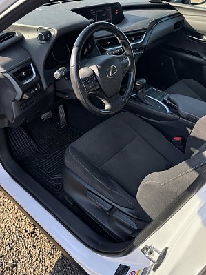 Lexus UX #discover, 2019 года, пробег 108973 км