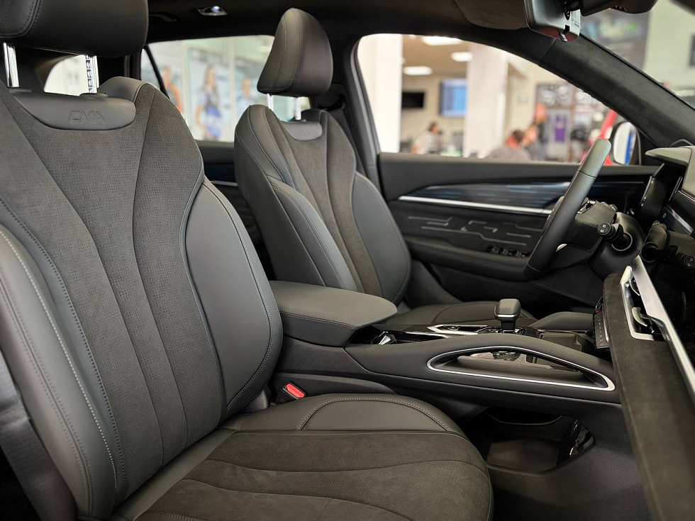 Geely Monjaro Люкс (2023-2025), серый