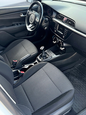 Kia Rio Luxe, 2017 года, пробег 103900 км