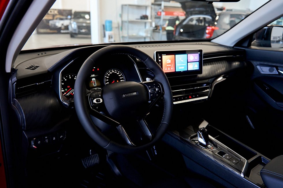 Haval Jolion Оптимум, красный