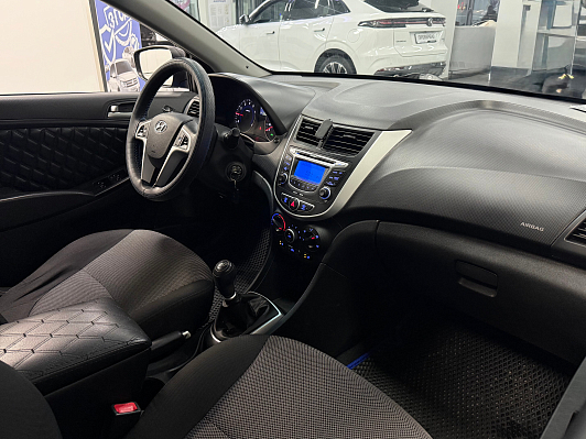 Hyundai Solaris Active, 2012 года, пробег 132726 км