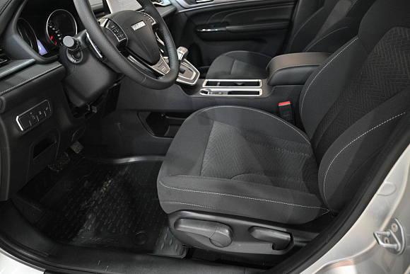Haval M6 Base, серебряный