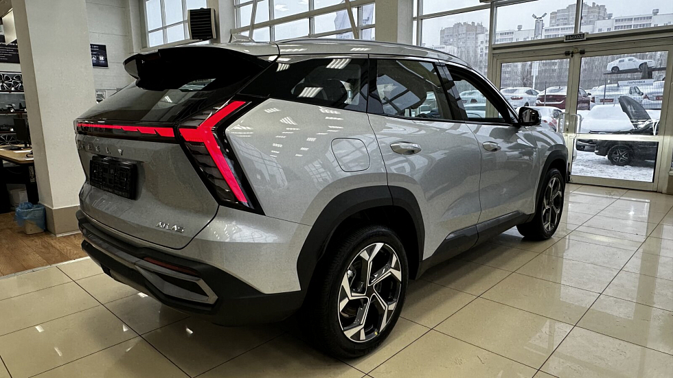 Geely Atlas Флагман, серебряный