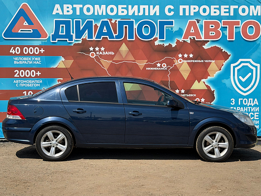 Opel Astra, 2011 года, пробег 275000 км