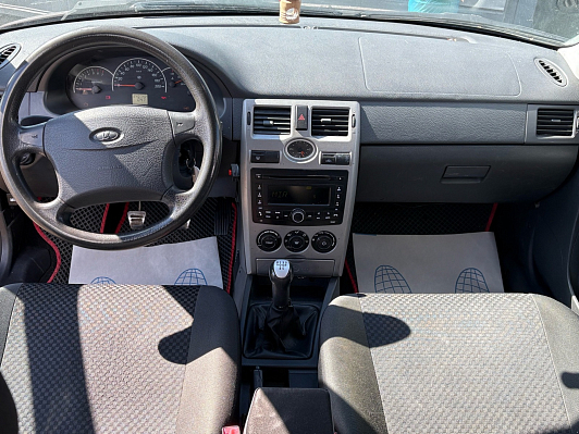 Lada (ВАЗ) Priora Люкс, 2011 года, пробег 240000 км