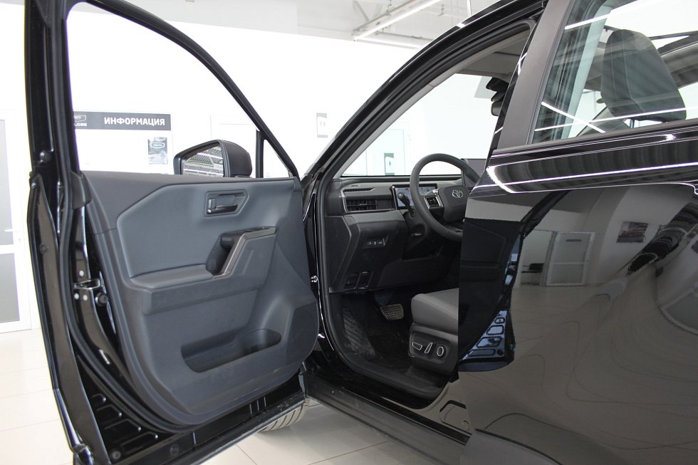 Toyota RAV4 Luxury, черный