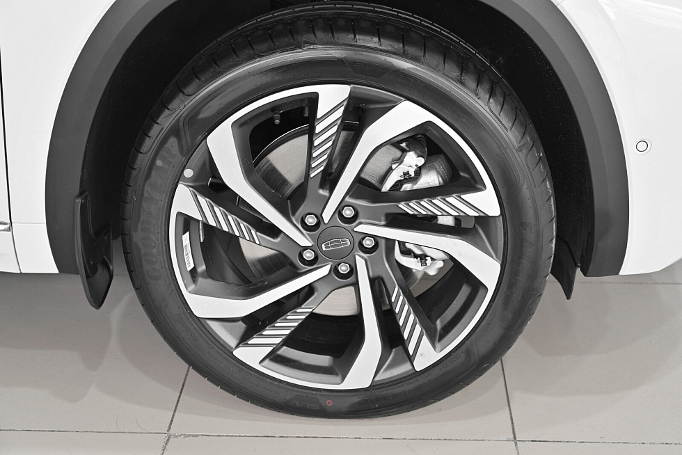 Geely Monjaro Flagship (2023-2025), белый