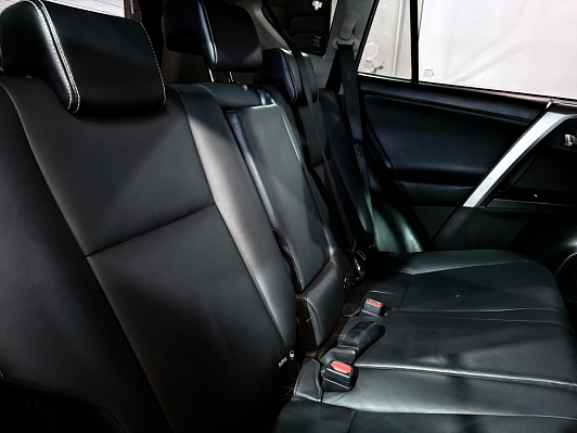 Toyota RAV4 Престиж, 2017 года, пробег 156000 км