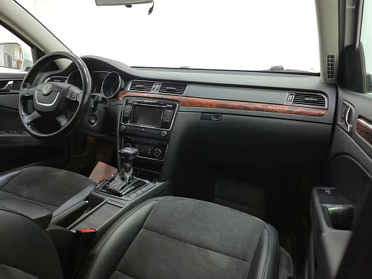Skoda Superb, 2011 года, пробег 244818 км