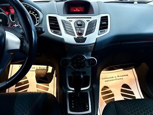 Ford Fiesta Ghia, 2009 года, пробег 146095 км