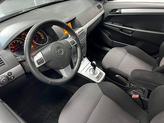 Opel Astra, 2011 года, пробег 242877 км