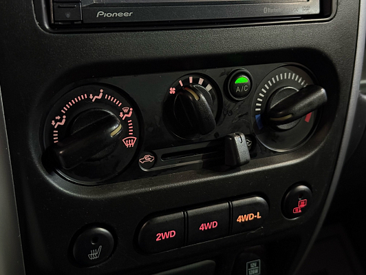 Suzuki Jimny JLX, 2011 года, пробег 156000 км