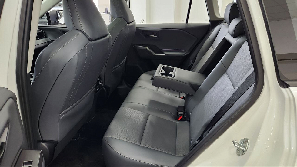 Toyota RAV4 Luxury, белый