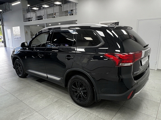 Mitsubishi Outlander Invite, 2018 года, пробег 136649 км