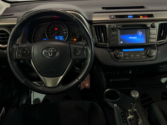 Toyota RAV4, 2015 года, пробег 136920 км
