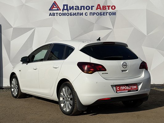 Opel Astra Cosmo, 2011 года, пробег 196000 км