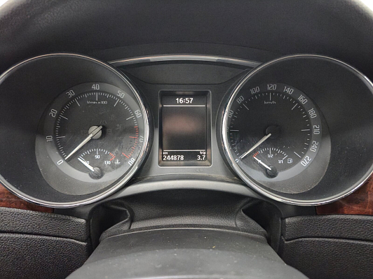 Skoda Superb, 2011 года, пробег 244818 км