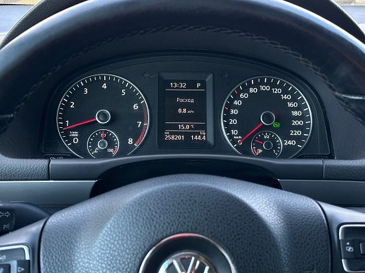 Volkswagen Touran Highline, 2012 года, пробег 258181 км