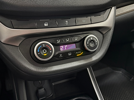 Lada (ВАЗ) Vesta Luxe Prestige (2019-2021), 2021 года, пробег 49729 км
