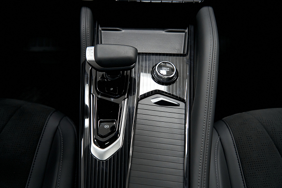 Geely Monjaro Exclusive, серый