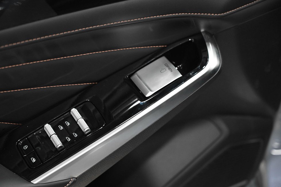 Geely Preface Люкс, серебряный