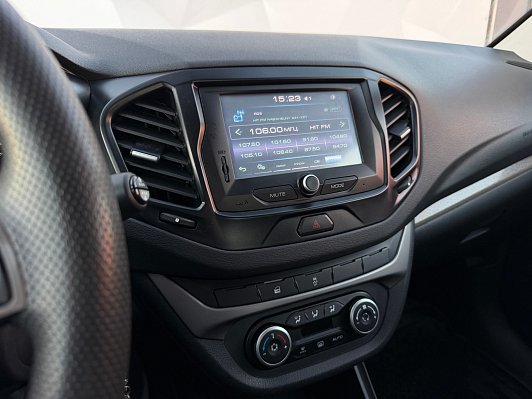 Lada (ВАЗ) Vesta Luxe Multimedia (2019-2021), 2017 года, пробег 113992 км