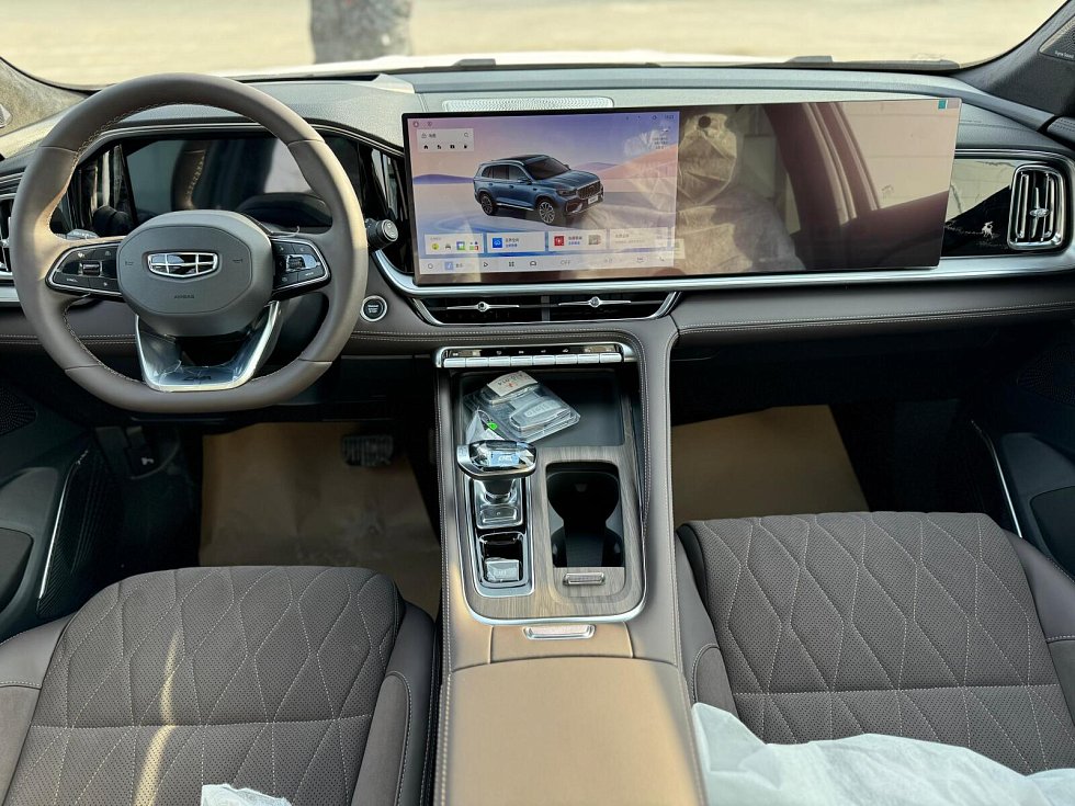Geely Monjaro Люкс, белый