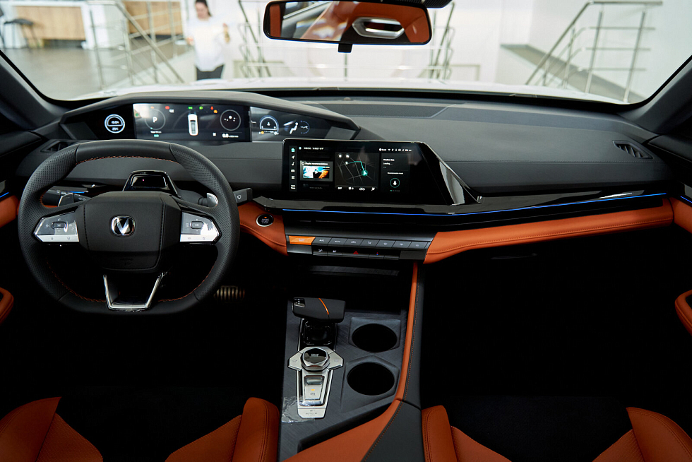 Changan UNI-V Luxe, белый