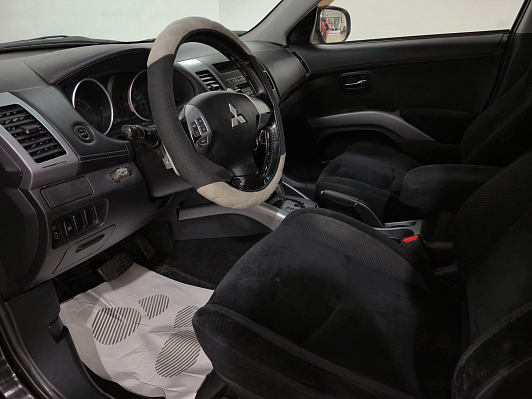Mitsubishi Outlander Intense, 2010 года, пробег 346656 км