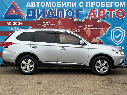 Mitsubishi Outlander Intense, 2016 года, пробег 208676 км