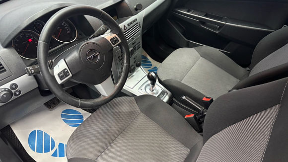 Opel Astra, 2012 года, пробег 191866 км