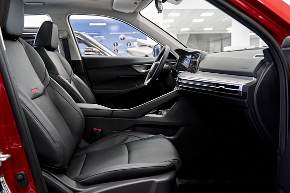 Changan CS35 Plus Advance, красный