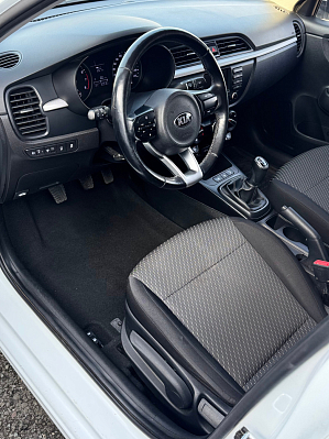 Kia Rio Luxe, 2017 года, пробег 103900 км