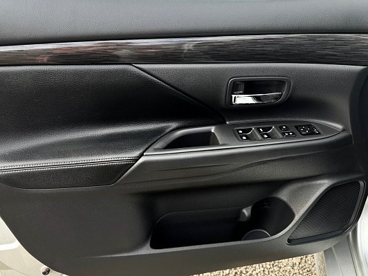 Mitsubishi Outlander Instyle, 2016 года, пробег 111826 км