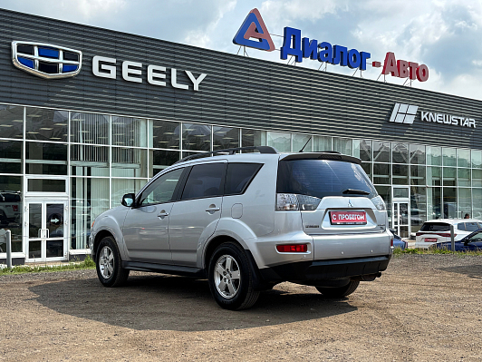 Mitsubishi Outlander Intense, 2011 года, пробег 216088 км