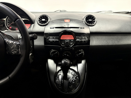 Mazda 2 Energy, 2011 года, пробег 180000 км
