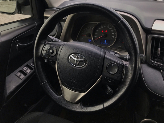 Toyota RAV4, 2015 года, пробег 224000 км