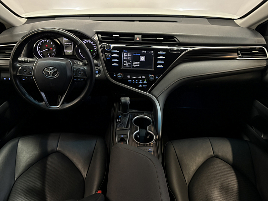 Toyota Camry Элеганс Safety, 2020 года, пробег 134000 км
