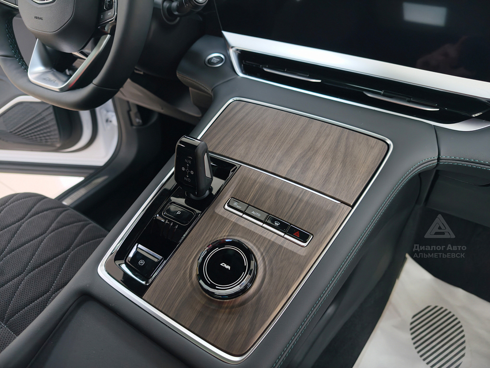 Geely Monjaro Flagship SE, белый