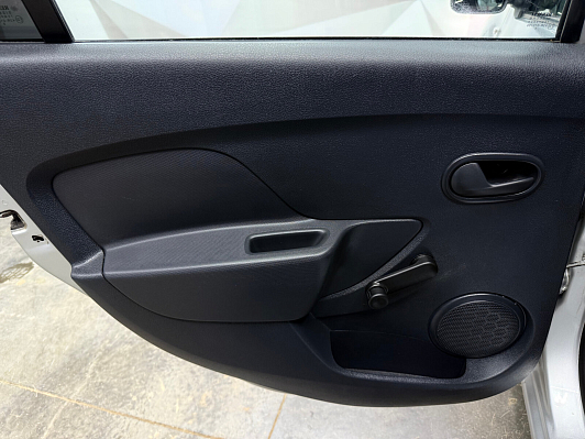 Renault Logan Life, 2019 года, пробег 39906 км