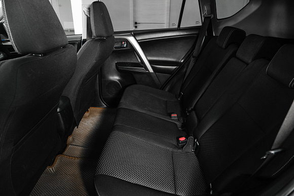 Toyota RAV4, 2017 года, пробег 187660 км