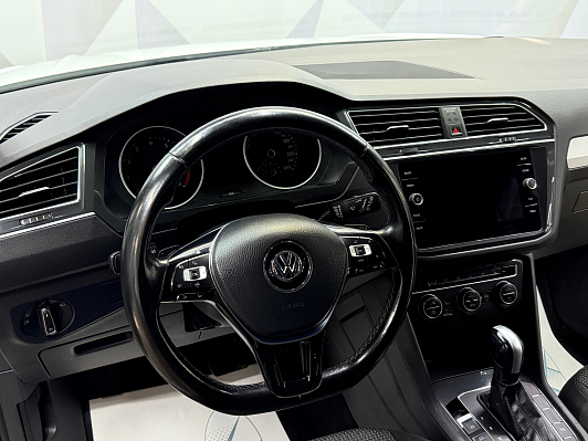Volkswagen Tiguan CONNECT, 2020 года, пробег 111189 км