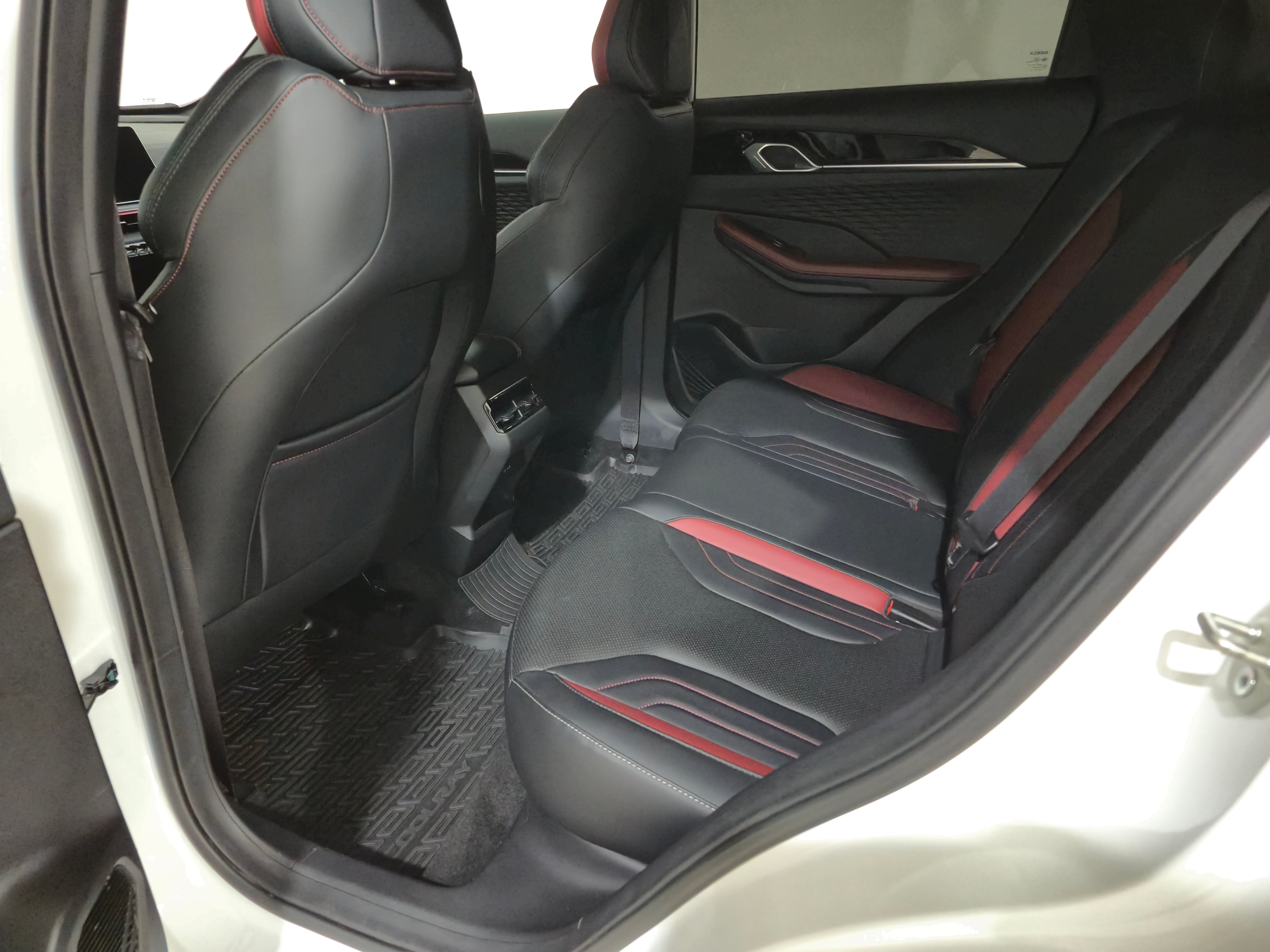Geely Coolray, 2024 года, пробег 16573 км