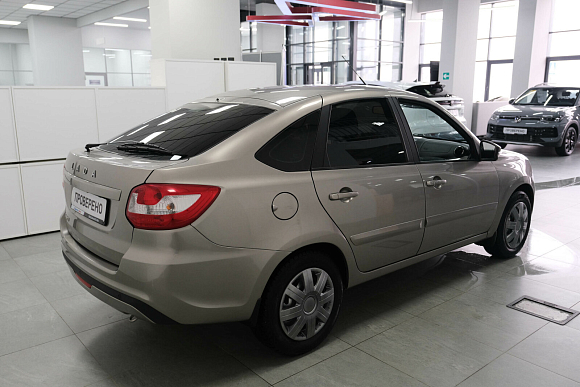 Lada (ВАЗ) Granta Luxe Prestige, 2020 года, пробег 65000 км