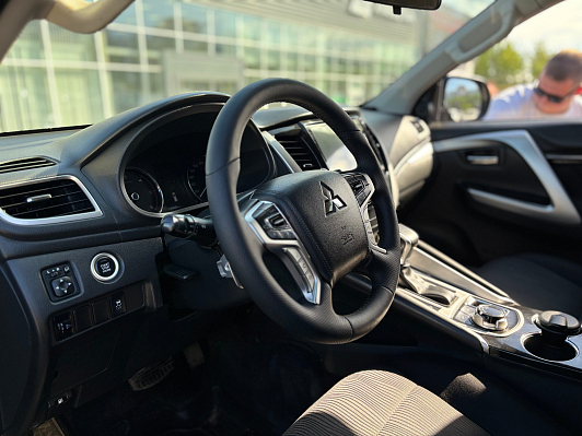 Mitsubishi Pajero Sport Intense, 2018 года, пробег 129609 км