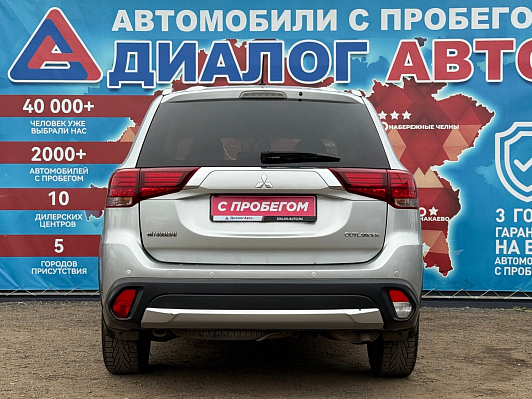 Mitsubishi Outlander Intense, 2016 года, пробег 208676 км