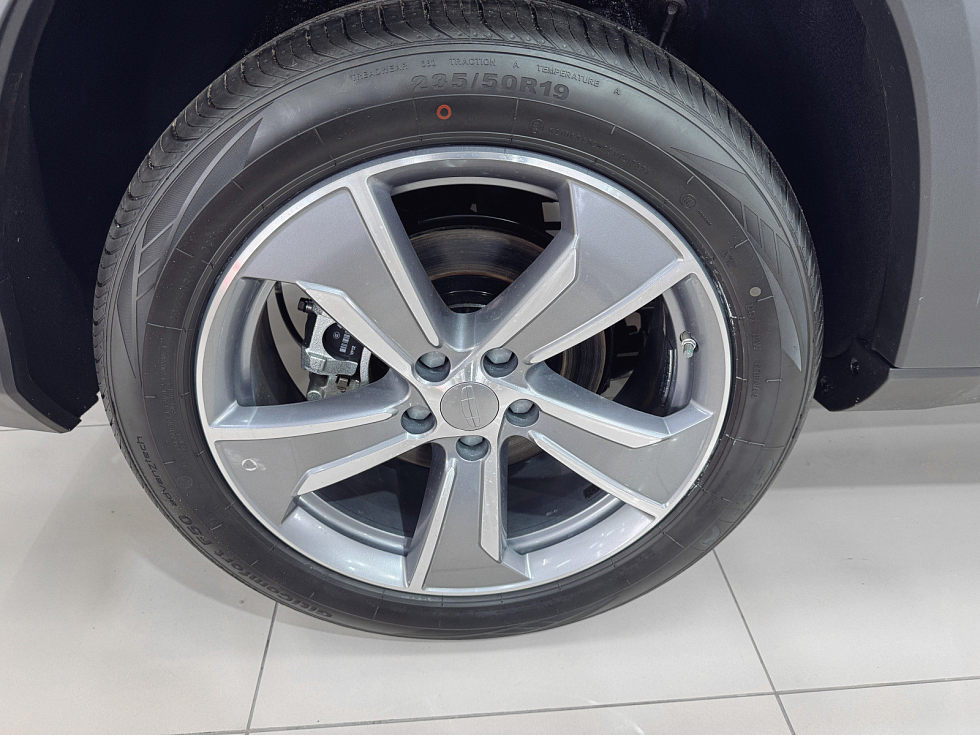 Geely Okavango Флагман, серый