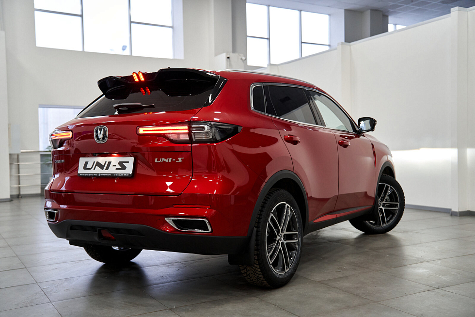 Changan UNI-S (CS55 Plus) Comfort, красный