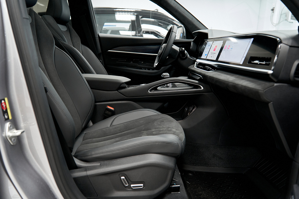 Geely Monjaro Flagship (2023-2025), серый